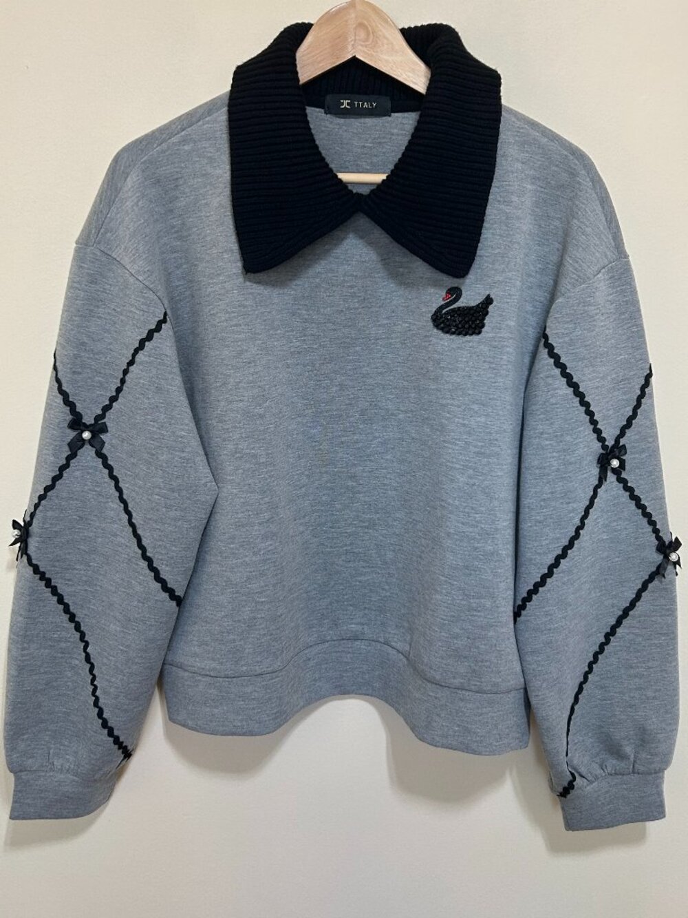JC de Castelbajac (Made in Italy) Collared Black Swan Sweatshirt Gray Size L